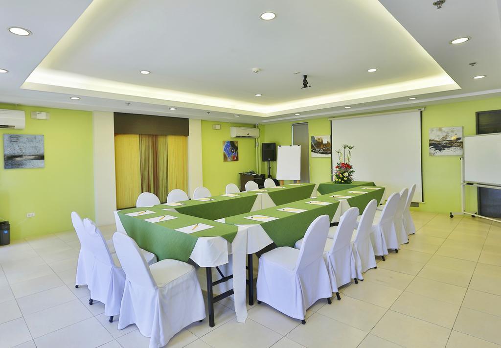 Alpa City Suites Hotel Cebu Buitenkant foto