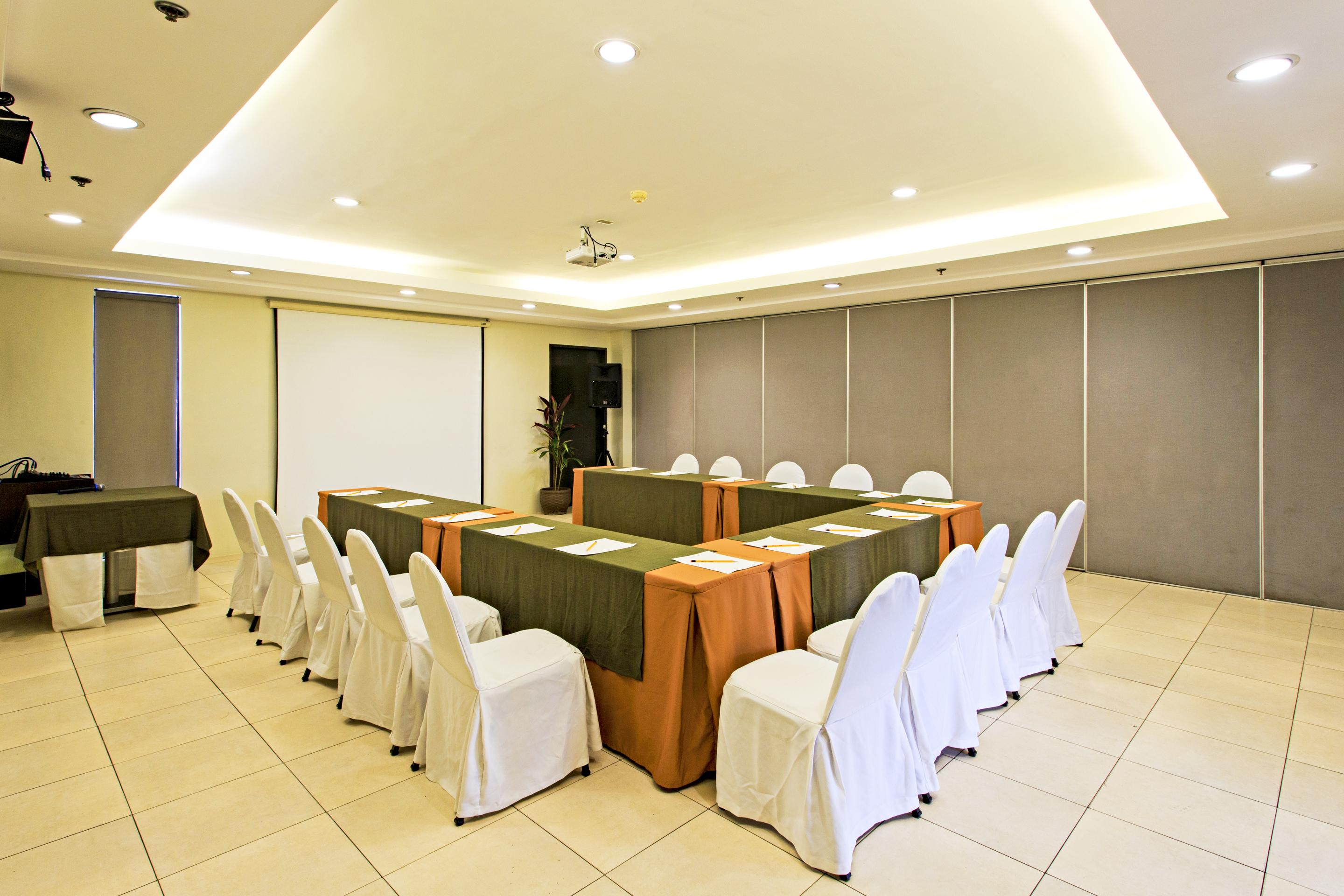 Alpa City Suites Hotel Cebu Buitenkant foto